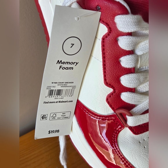 Women's 7/8 No Boundaries Red and White Sneakers Tennis Shoes New w/Tags - Picture 6 of 7
